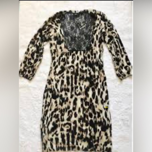 Guess cheetah print stretchy dress with black lace in the back. - Picture 11 of 13
